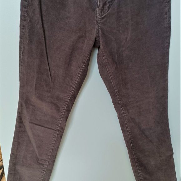 GAP Jeans Size 6. Brown corduroy. Coupe Toujours Svelte. - Picture 4 of 4